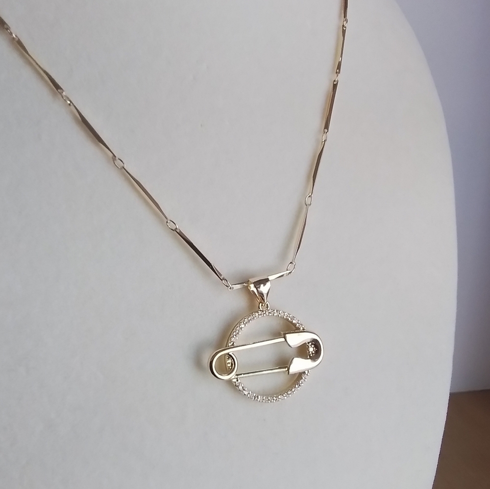 Elegant Gold Safety Pin Pendant Necklace